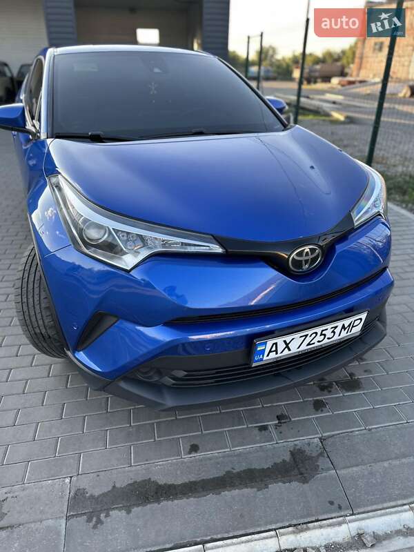 Позашляховик / Кросовер Toyota C-HR 2018 в Близнюках