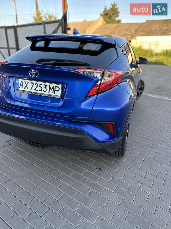 Позашляховик / Кросовер Toyota C-HR 2018 в Близнюках