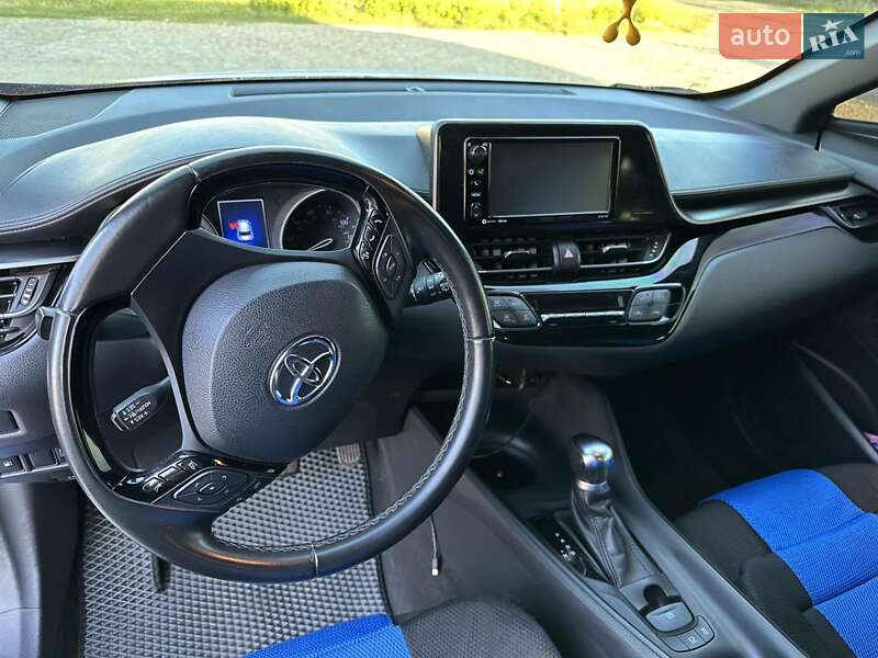 Позашляховик / Кросовер Toyota C-HR 2018 в Близнюках