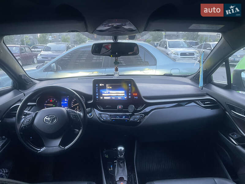 Внедорожник / Кроссовер Toyota C-HR 2017 в Запорожье