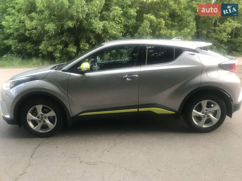Внедорожник / Кроссовер Toyota C-HR 2017 в Запорожье