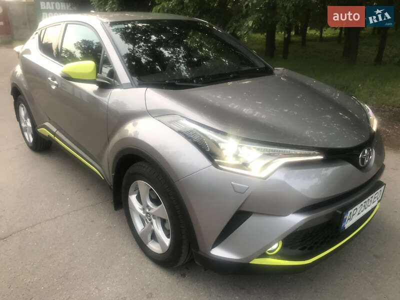 Внедорожник / Кроссовер Toyota C-HR 2017 в Запорожье
