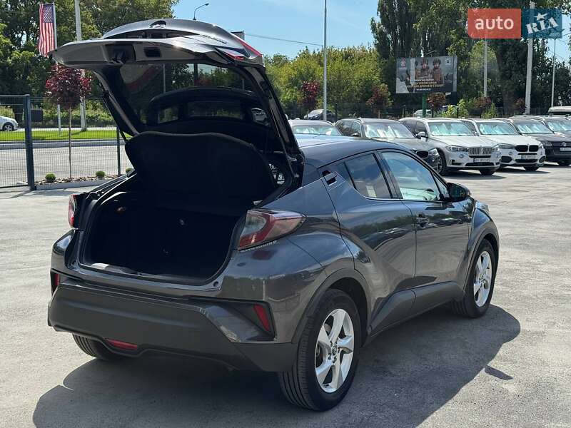 Внедорожник / Кроссовер Toyota C-HR 2018 в Каменец-Подольском