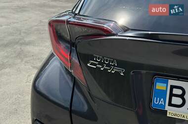 Внедорожник / Кроссовер Toyota C-HR 2018 в 