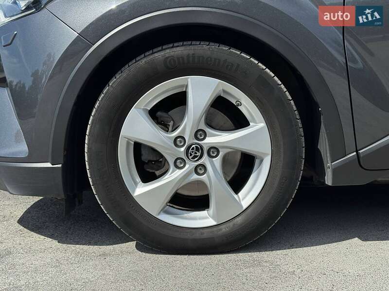 Внедорожник / Кроссовер Toyota C-HR 2018 в Каменец-Подольском