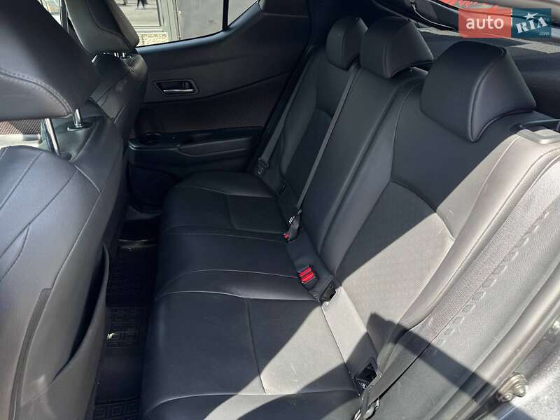 Внедорожник / Кроссовер Toyota C-HR 2018 в Каменец-Подольском