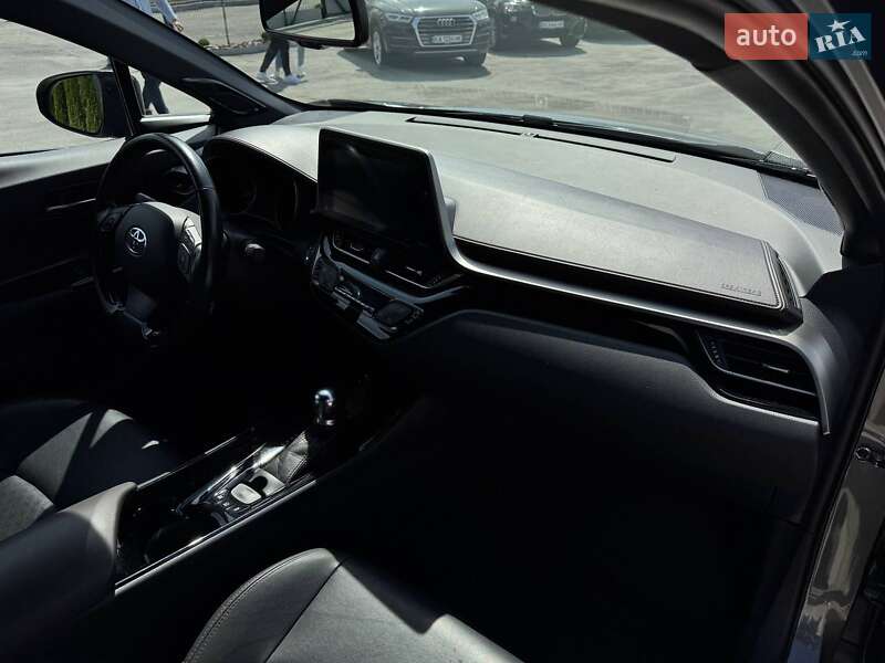 Внедорожник / Кроссовер Toyota C-HR 2018 в Каменец-Подольском