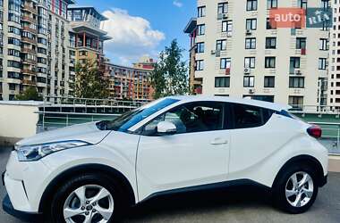 Внедорожник / Кроссовер Toyota C-HR 2017 в Киеве