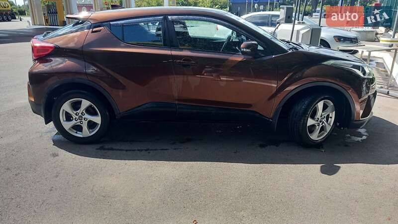 Позашляховик / Кросовер Toyota C-HR 2018 в Києві