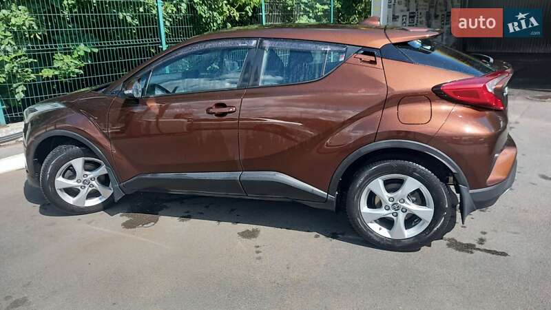 Позашляховик / Кросовер Toyota C-HR 2018 в Києві