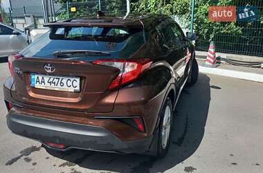 Позашляховик / Кросовер Toyota C-HR 2018 в  фото 36 Позашляховик / Кросовер Toyota C-HR 2018 в