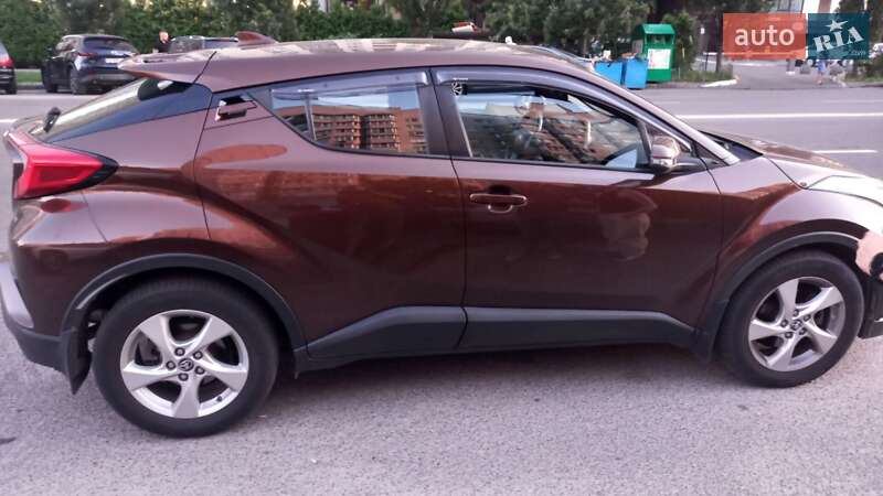 Позашляховик / Кросовер Toyota C-HR 2018 в Києві