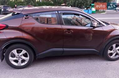 Позашляховик / Кросовер Toyota C-HR 2018 в  фото 41 Позашляховик / Кросовер Toyota C-HR 2018 в