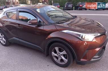 Позашляховик / Кросовер Toyota C-HR 2018 в  фото 49 Позашляховик / Кросовер Toyota C-HR 2018 в