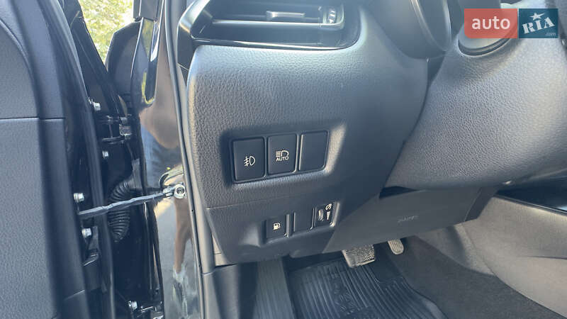 Внедорожник / Кроссовер Toyota C-HR 2017 в Одессе фото 17 Внедорожник / Кроссовер Toyota C-HR 2017 в Одессе