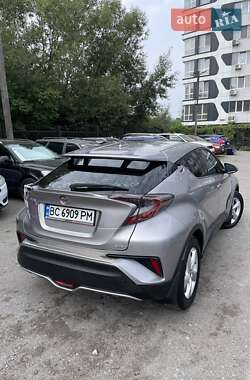 Позашляховик / Кросовер Toyota C-HR 2016 в  фото 7 Позашляховик / Кросовер Toyota C-HR 2016 в