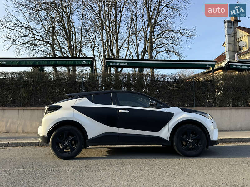 Позашляховик / Кросовер Toyota C-HR 2017 в Києві