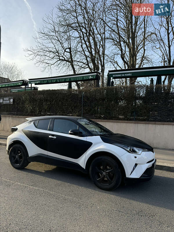 Позашляховик / Кросовер Toyota C-HR 2017 в Києві