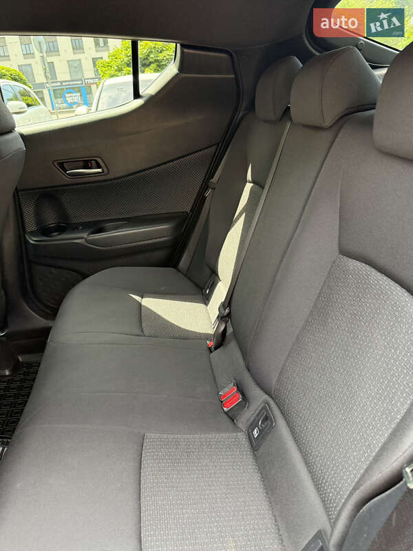 Позашляховик / Кросовер Toyota C-HR 2019 в Києві