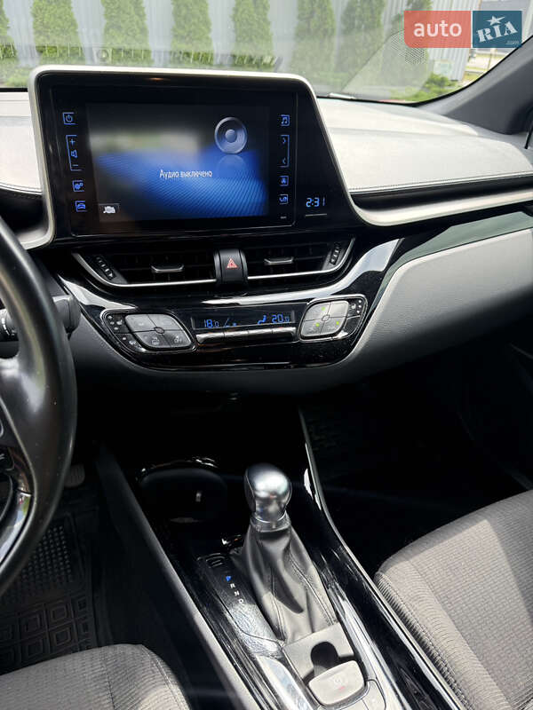 Позашляховик / Кросовер Toyota C-HR 2019 в Києві