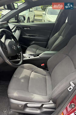 Внедорожник / Кроссовер Toyota C-HR 2019 в 