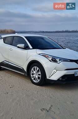 Внедорожник / Кроссовер Toyota C-HR 2019 в Киеве