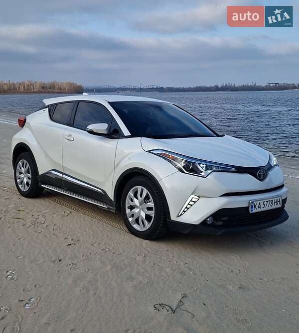 Внедорожник / Кроссовер Toyota C-HR 2019 в Киеве