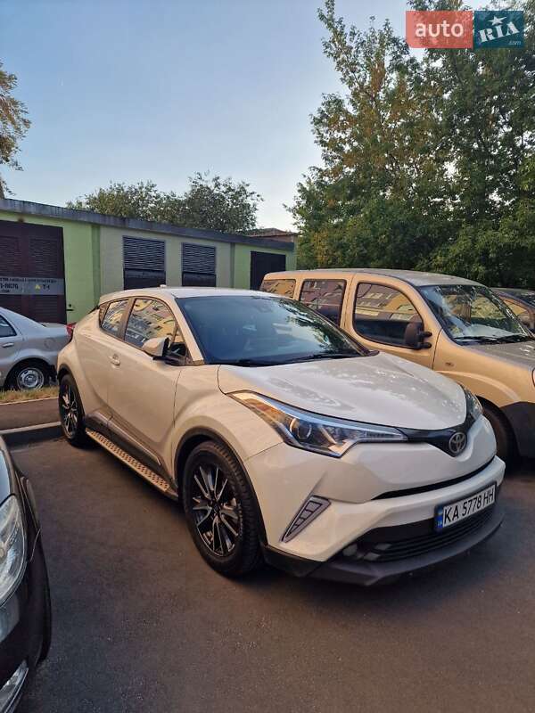 Внедорожник / Кроссовер Toyota C-HR 2019 в Киеве