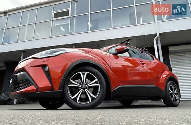 Позашляховик / Кросовер Toyota C-HR 2020 в 