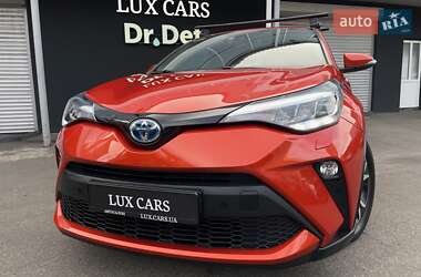 Позашляховик / Кросовер Toyota C-HR 2020 в 