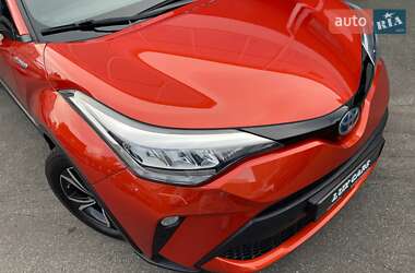 Позашляховик / Кросовер Toyota C-HR 2020 в 
