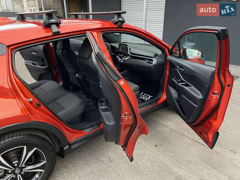Позашляховик / Кросовер Toyota C-HR 2020 в Києві фото 65 Позашляховик / Кросовер Toyota C-HR 2020 в Києві