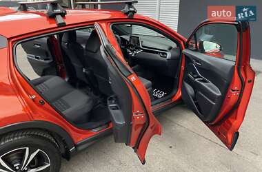 Позашляховик / Кросовер Toyota C-HR 2020 в 