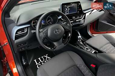 Позашляховик / Кросовер Toyota C-HR 2020 в 