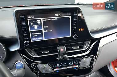 Позашляховик / Кросовер Toyota C-HR 2020 в 