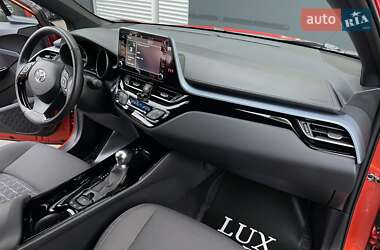 Позашляховик / Кросовер Toyota C-HR 2020 в 