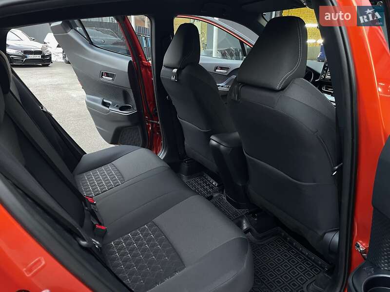 Позашляховик / Кросовер Toyota C-HR 2020 в Києві фото 60 Позашляховик / Кросовер Toyota C-HR 2020 в Києві