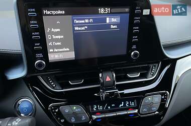 Позашляховик / Кросовер Toyota C-HR 2020 в 