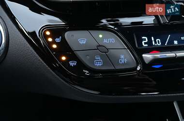 Позашляховик / Кросовер Toyota C-HR 2020 в 