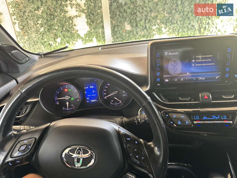 Внедорожник / Кроссовер Toyota C-HR 2017 в Макарове