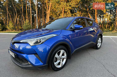 Внедорожник / Кроссовер Toyota C-HR 2016 в 