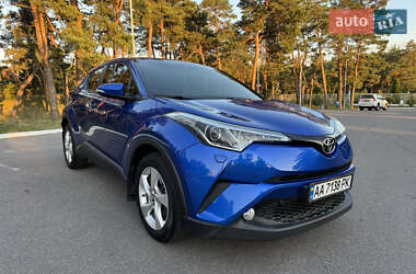 Внедорожник / Кроссовер Toyota C-HR 2016 в 
