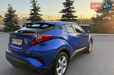 Внедорожник / Кроссовер Toyota C-HR 2016 в 