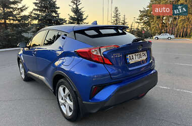 Внедорожник / Кроссовер Toyota C-HR 2016 в 
