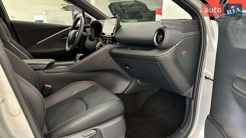 Позашляховик / Кросовер Toyota C-HR 2024 в Ужгороді