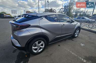Внедорожник / Кроссовер Toyota C-HR 2019 в 