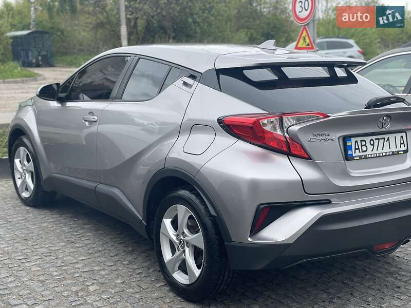 Внедорожник / Кроссовер Toyota C-HR 2017 в Львове