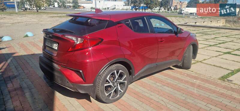 Позашляховик / Кросовер Toyota C-HR 2017 в Харкові