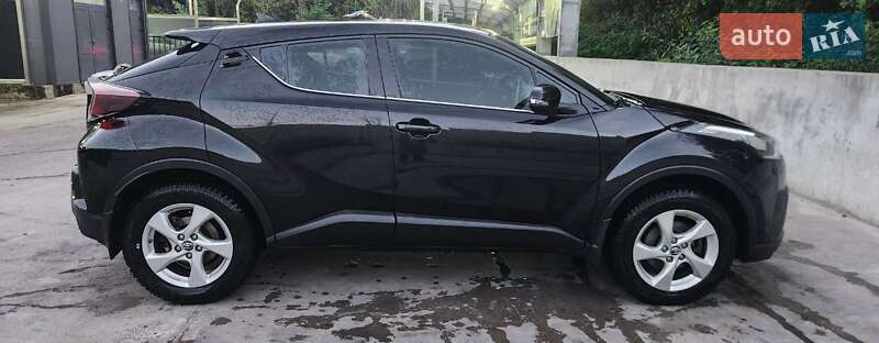 Внедорожник / Кроссовер Toyota C-HR 2016 в Киеве фото 4 Внедорожник / Кроссовер Toyota C-HR 2016 в Киеве
