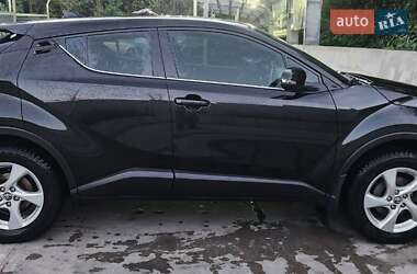Позашляховик / Кросовер Toyota C-HR 2016 в  фото 2 Позашляховик / Кросовер Toyota C-HR 2016 в
